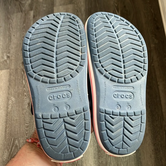 Crocs - Picture 9 of 17